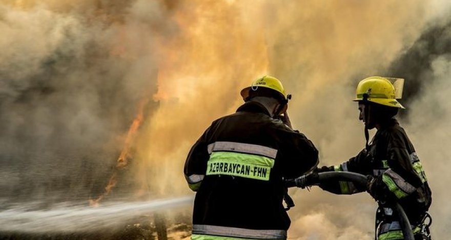 В Агджебеди произошел пожар