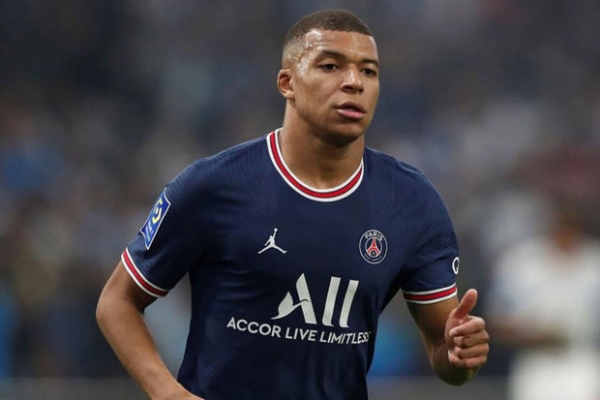 Mbappe: “Həyat təcrübəsi puldan daha vacibdir”