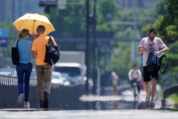 A 100-year temperature record was recorded in Tokyo