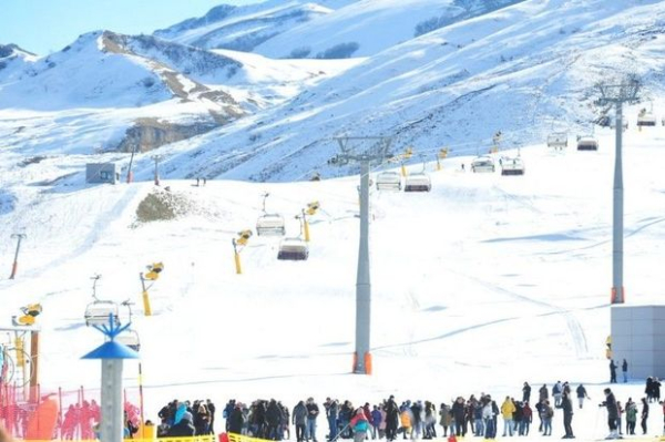 How is the tourism sector of Azerbaijan preparing for the winter season?