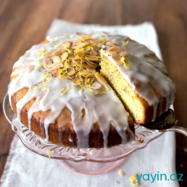 Lemon drizzle cake