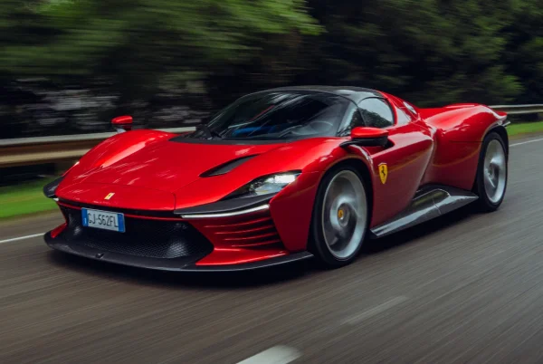 İsraildə nadir avtomobil fantastik qiymətə satıldı: Yeni rekord