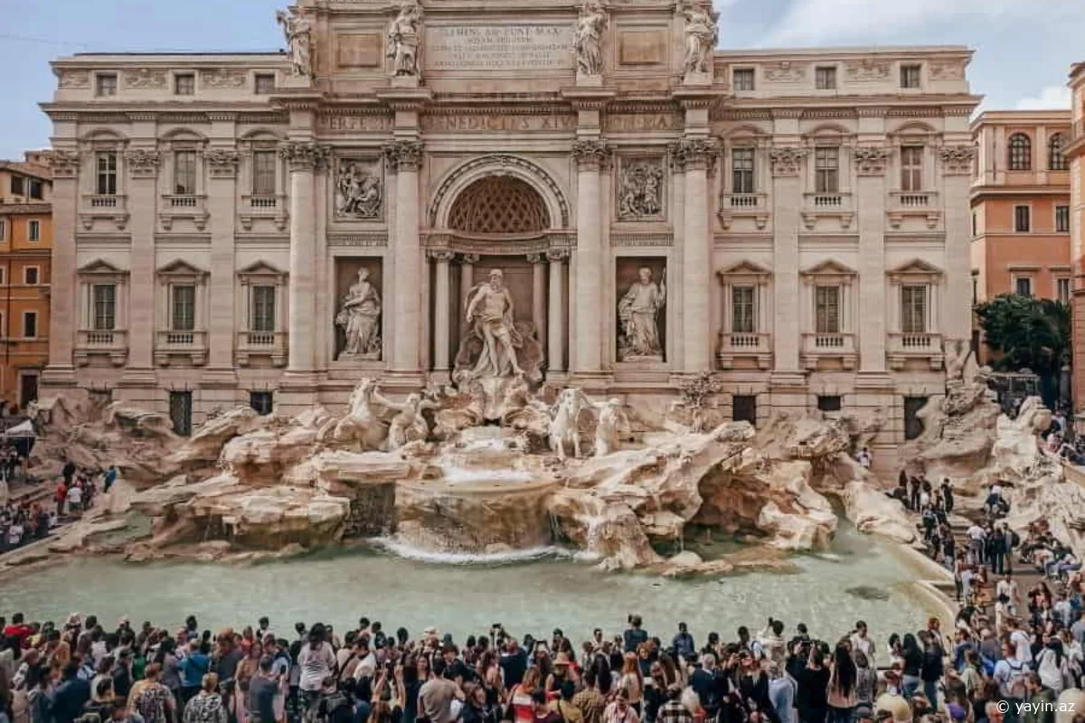 Roma Trevi fəvvarəsinə sikkə atmaq üçün rüsum ödəniləcək